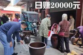 外地老板在镇上租了一间店面，做偏门生意，运气好一天赚20000元视频封面