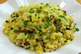 川菜师傅教你土豆新吃法，保证开胃下饭好吃，家里小孩都抢着吃