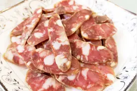 无论用腊肠炒什么菜，按这个方法来做，鲜香美味，上桌很快抢光光