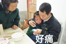 农民小周：6岁幺女被蜜蜂蛰的哇哇大哭，搽了母乳立马笑了！神奇视频封面