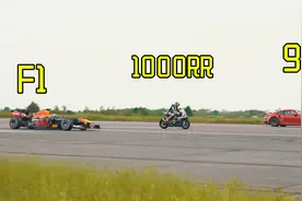 宝马1000RR直线加速对比F1赛车，F1赛车比摩托车起步还快？