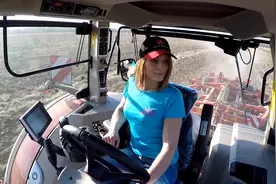 女网红Mirella驾驶拖拉机干农活，在意大利农场的一天日常视频封面