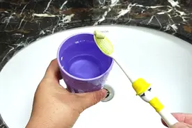 有人说刷牙前要沾一下水，也有人说不用沾水，到底哪个做法是对的