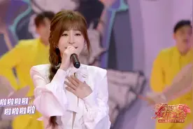 春满东方：王心凌演唱《当你》少女感满满，谁的DNA动了？