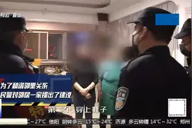 楼上太吵提醒后遭“报复”：小孩蹦着走，桌子一天挪几十次？视频封面