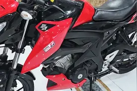 2023铃木盗匪150街车，皮实耐用，经济省油，动力强劲，售11000元视频封面