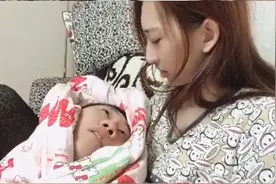 爆笑：生病的男人被女友照顾，真是幸福视频封面