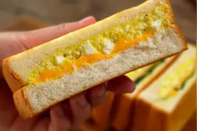 芝士鸡蛋吐司自制教程，几分钟做一个完美早餐