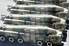 美军航母逼近，伊朗紧急求购东风21D导弹，网友称有一种办法