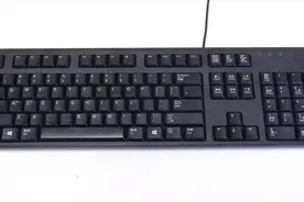 键盘不洗比马桶还脏，教你一招，彻底清除键盘污渍，键盘崭新如初视频封面
