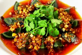 凉拌皮蛋想要好吃，调料汁是关键，大厨教你秘诀，比饭店的还好吃