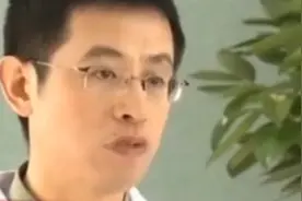 传奇：大叔得怪病，天天喝酒喝得脖子都粗了，医生一看吓一跳视频封面