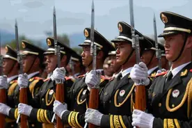 十二个国家大阅兵对比！真的被中国解放军这出场气势震撼了