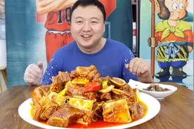 岳父送来20斤牛排，给媳妇做“辣炒牛排”麻辣鲜香，吃得真过瘾视频封面