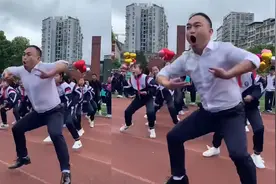 班主任是C位！贵州一老师带学生运动会跳猩猩舞，网友：太解压了视频封面