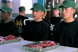 冲出亚马逊:长官发放每人两公斤野牛肉，特种兵必须全部生吃完！视频封面