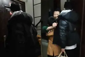 夫妻两人瞒着男方父母回家 奶奶见到孙子紧紧抱住激动得说不出话视频封面