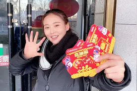 蓉儿梦见中奖了，跟堂哥去彩票店20元买了4张刮刮乐，真中了15块视频封面