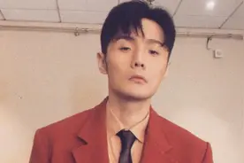 李荣浩为婚礼狂减肥，瘦得眼睛都变大了，却被调侃最丑明星新郎？视频封面