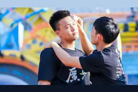 广东总冠军巡游，听说胡明轩有女朋友了，赵睿的回应令女球迷沸腾视频封面