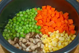 教你做素菜懒人焖饭，一口接一口，吃着真是太香了