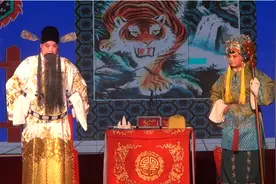 林州豫剧二团《穆桂英下山》：杨六郎不听太君劝，铁面无私斩宗保视频封面