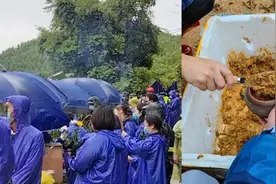 东航坠机现场，乘客家属大声呼唤亲人：我们过来接你啊！视频封面