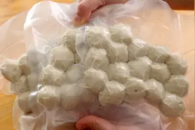 不加高科技，也可以做出软嫩不柴的鸡肉丸，弹到可以飞起来视频封面