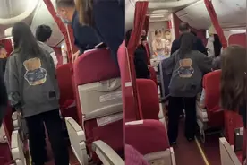 男子在航班上大喊“飞机要出事”，冲击客舱门引发混乱，海航回应视频封面