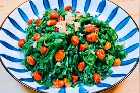 开春要吃山野菜这道美食，记住一妙招，鲜香味美营养丰富开胃下饭视频封面