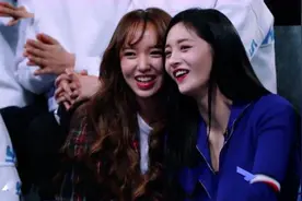 程潇周洁琼联合起来搞怪蔡徐坤，看他随机的应变，不愧是超级偶像视频封面