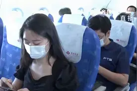 坐飞机也能刷剧玩游戏了！我国首架高速互联网飞机在青岛成功首航视频封面