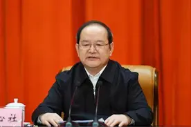 广西壮族自治区党委书记赴南陲边疆城市，点名落马“最美女书记”视频封面
