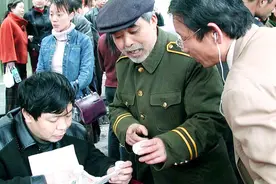 2019社保改革55岁下岗职工没有工作收入，失去了生活来源怎么办？视频封面