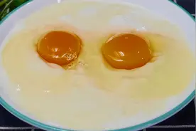 酸奶别直接喝了，加2个鸡蛋，瞬间变美食，真是民间有高手，太香视频封面