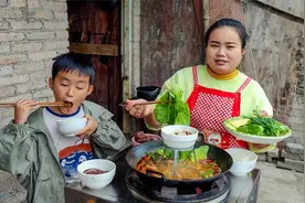 50元买了一大盆猪杂，做麻辣猪杂火锅，冬天这样吃太香了