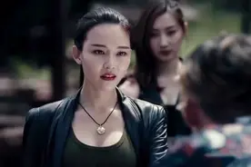 当影视剧里女卧底暴露，吴优被壮汉拎起来暴打，佘诗曼直接被枪杀视频封面