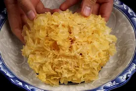 银耳千万别用清水洗，等于吃虫卵，只需简单几步，泥土虫卵全跑光视频封面