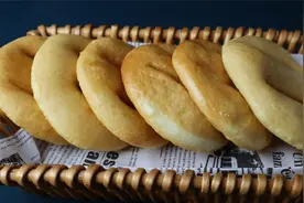 早餐我家经常这样吃，比包子简单，比油条好吃，配上两个菜，真香视频封面