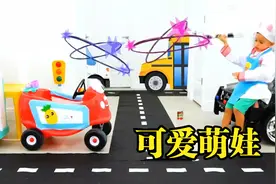 萌翻了！我都受不了！看国外熊孩子摆摊捣乱？