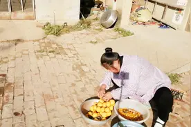 柿子怎样晒成好柿饼，一个简单的方法，柿饼出霜多好储藏