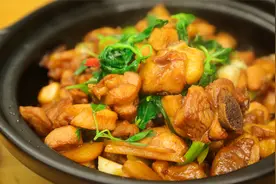 厨师长教你做家常“三杯鸡”，具体用的是哪三杯？ 各有论断视频封面