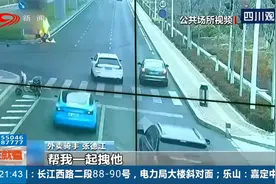 小黄人救小蓝人超有爱，外卖骑手冒险火中救人，获见义勇为嘉奖视频封面