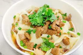 分享一种“羊肉烩面”做法，让你不来河南也能吃上当地特色美食视频封面