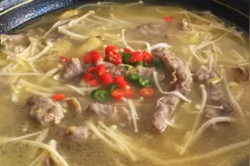 这才是酸汤肥牛最好吃的做法，不吃辣的也能吃，做法简单一看就会视频封面
