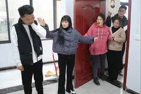 妻子做保姆五年辛苦挣下一套房，回到家却看见震惊一幕，结局痛心视频封面
