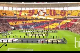 国外狂热球迷主场超大Tifo视频封面