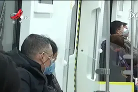 新版轨道交通乘客守则正式实施 一位成人可免费带两名儿童坐地铁视频封面