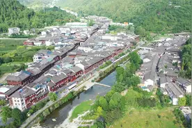 陕甘川三省交界处，有一座百年古镇，这里号称鸡鸣三省闻视频封面