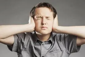 明明周围很安静，为何耳边有时会有滋滋的声音？今天终于明白了视频封面